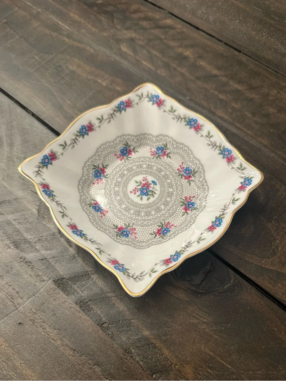 Vintage Tuscan Honiton Lace Trinket Dish Fine English Bone China